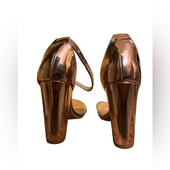 Bamboo Metallic Rose Gold Sandals  Size 6 1/2 - Picture 6 of 6